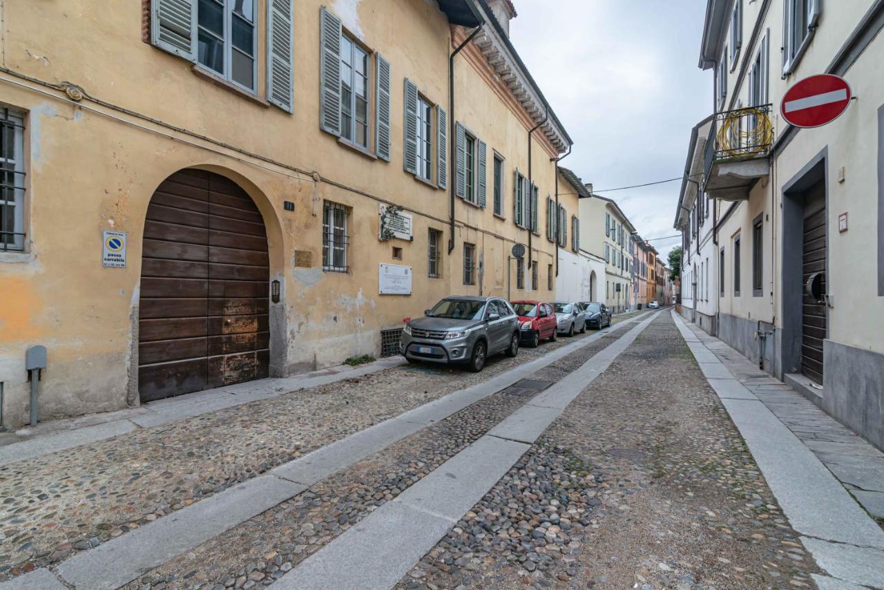 Апартаменты House Of Foscolo - Palazzo Cornazzani - By Host4U Павия Экстерьер фото