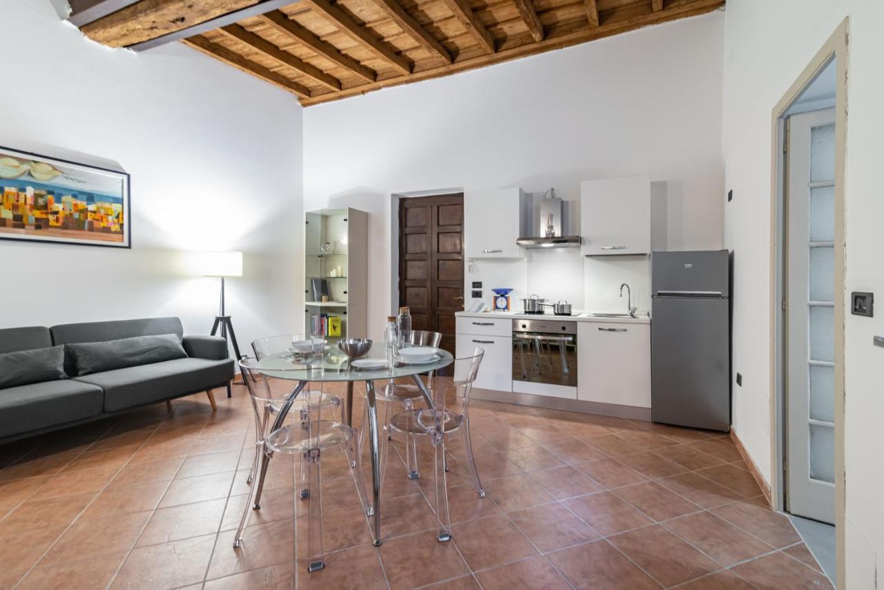Апартаменты House Of Foscolo - Palazzo Cornazzani - By Host4U Павия Экстерьер фото