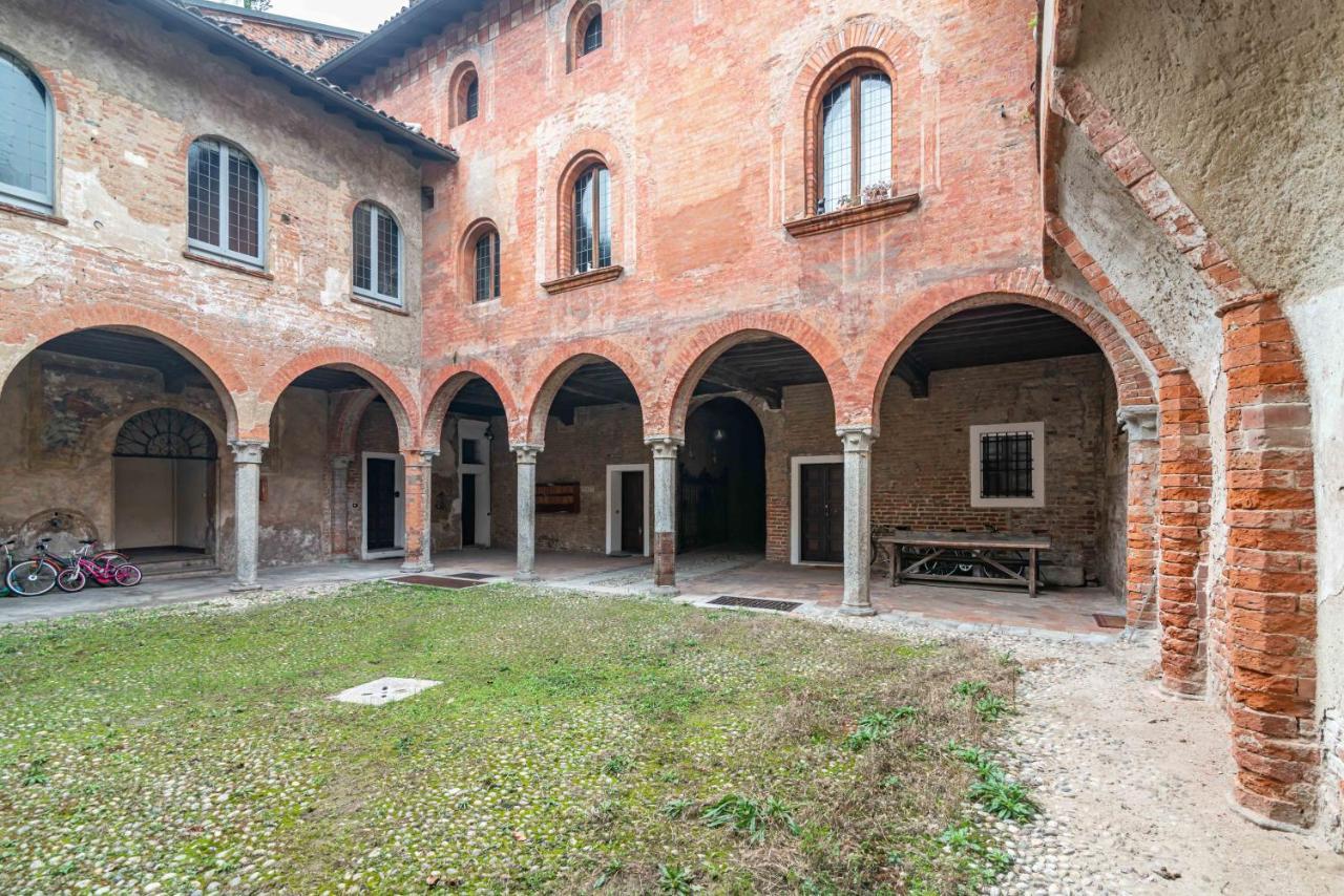 Апартаменты House Of Foscolo - Palazzo Cornazzani - By Host4U Павия Экстерьер фото