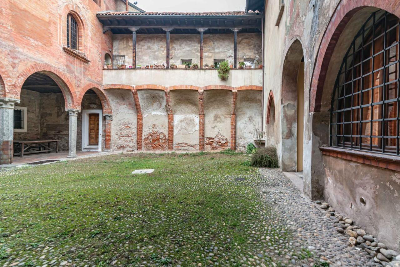 Апартаменты House Of Foscolo - Palazzo Cornazzani - By Host4U Павия Экстерьер фото