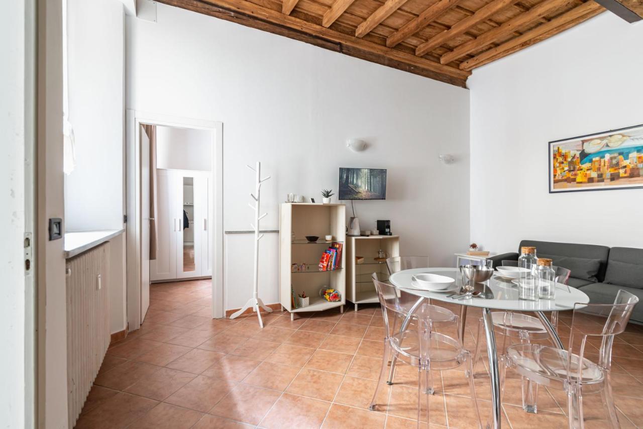 Апартаменты House Of Foscolo - Palazzo Cornazzani - By Host4U Павия Экстерьер фото